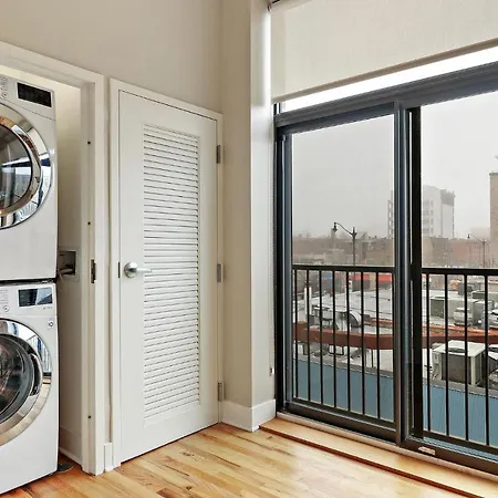 Stunning Studio Apartment In Lakeview - Broadway 301